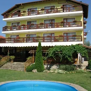 Hotel Margarita, Warna